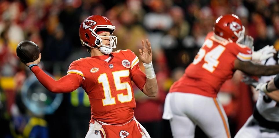 NFL Wild Card Betting Picks: Dolphins at Chiefs