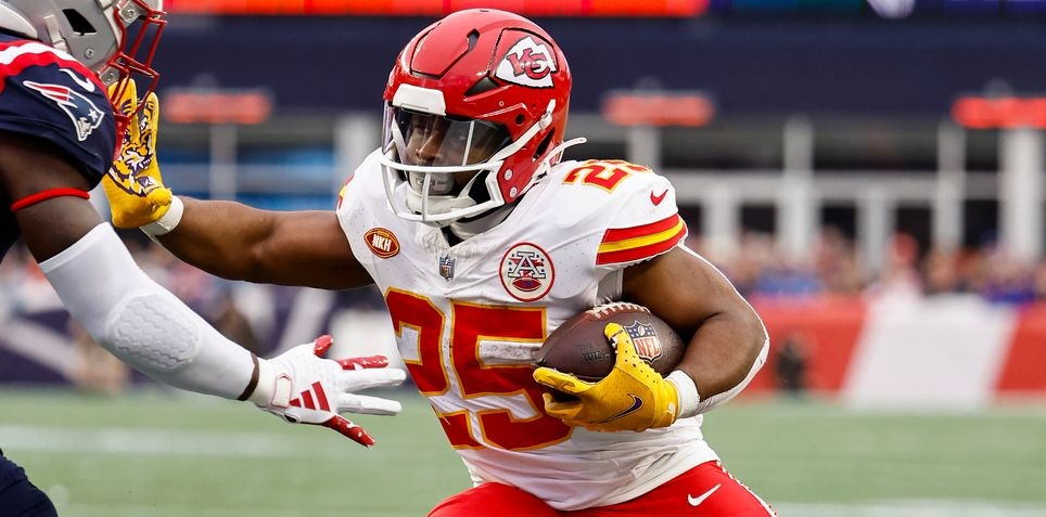 10 Fantasy Football Waiver Wire Targets Heading Into Week 17