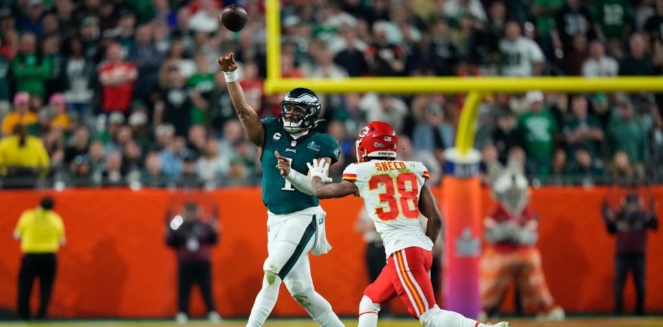 Monday Night Football Preview: Can the Eagles Soar to New Heights Against the Chiefs?