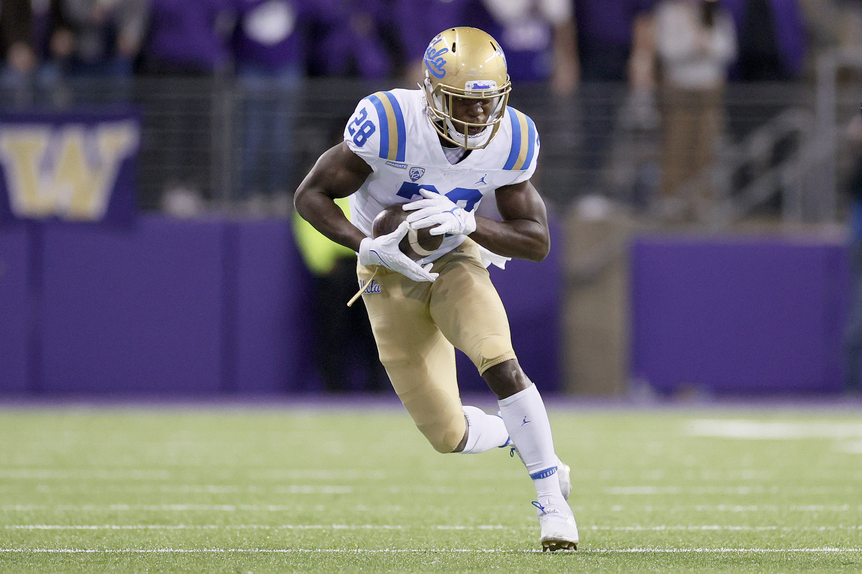 Oregon vs UCLA Point Spread, Over/Under, Moneyline and Betting Trends for College Football Week 8 Game