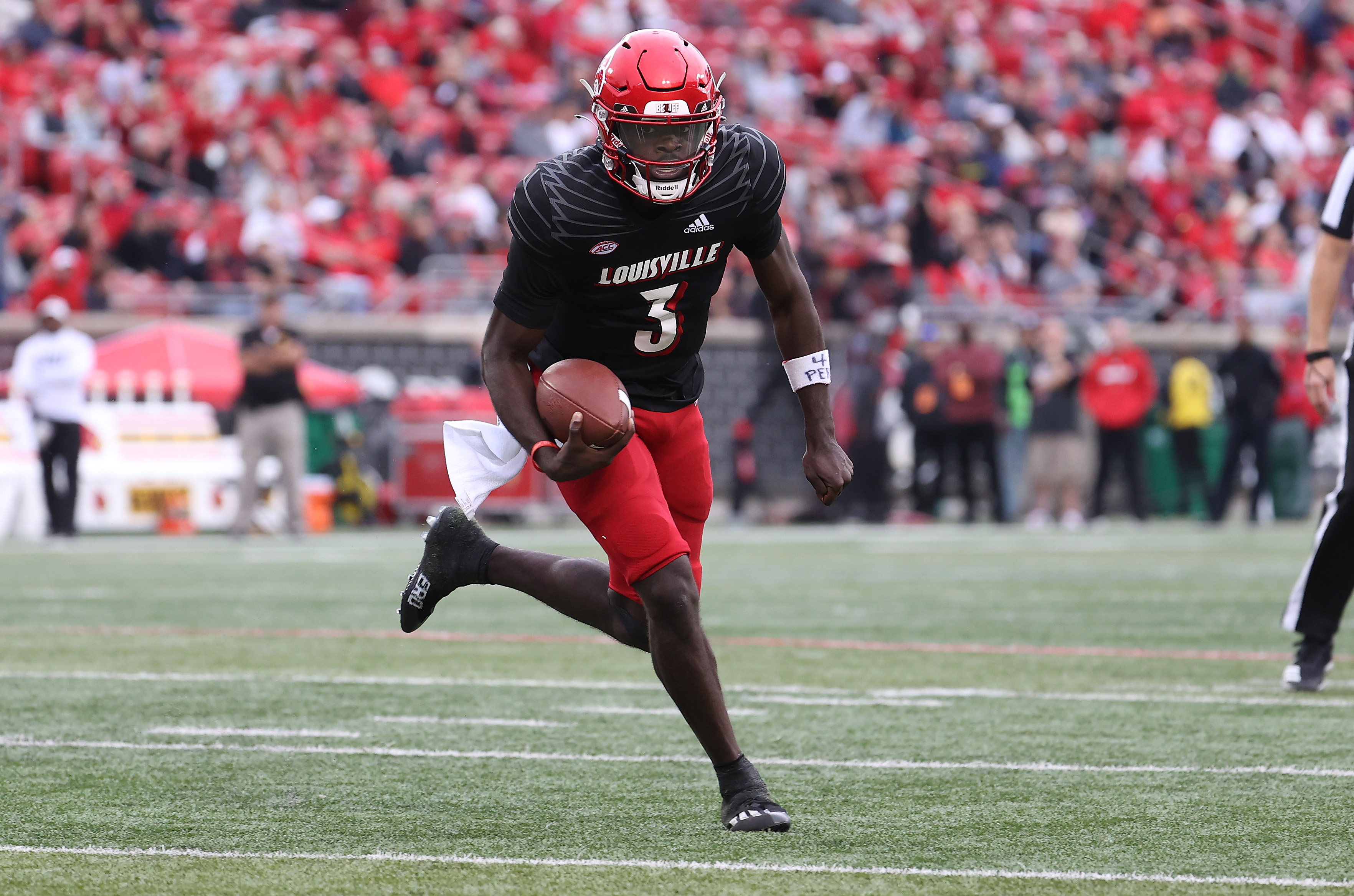 Kentucky vs Louisville Point Spread, Over/Under, Moneyline & Prediction [College Football Week 13]