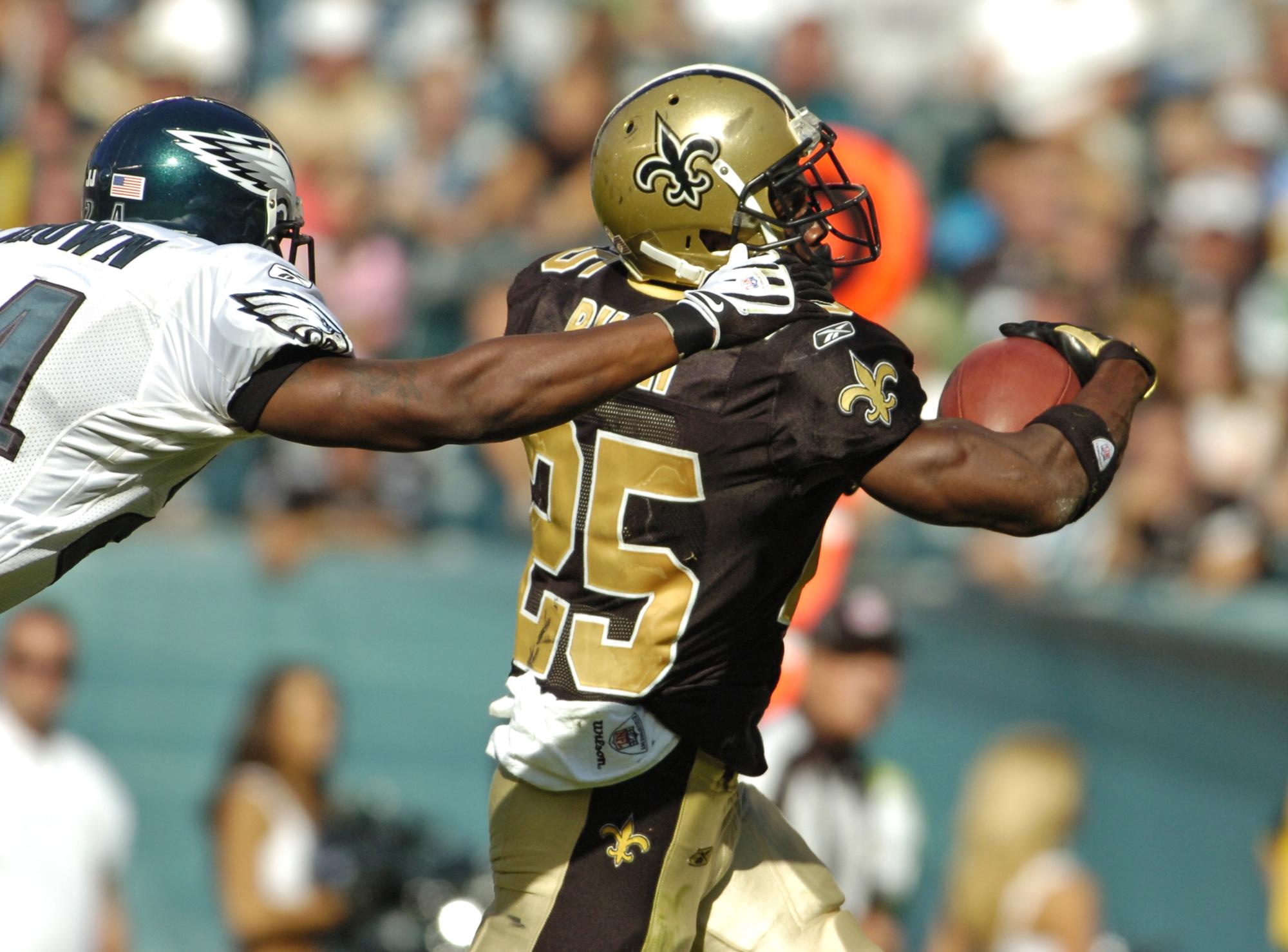 VIDEO: Remembering When the Eagles Destroyed Reggie Bush With One of the Biggest Hits in NFL History