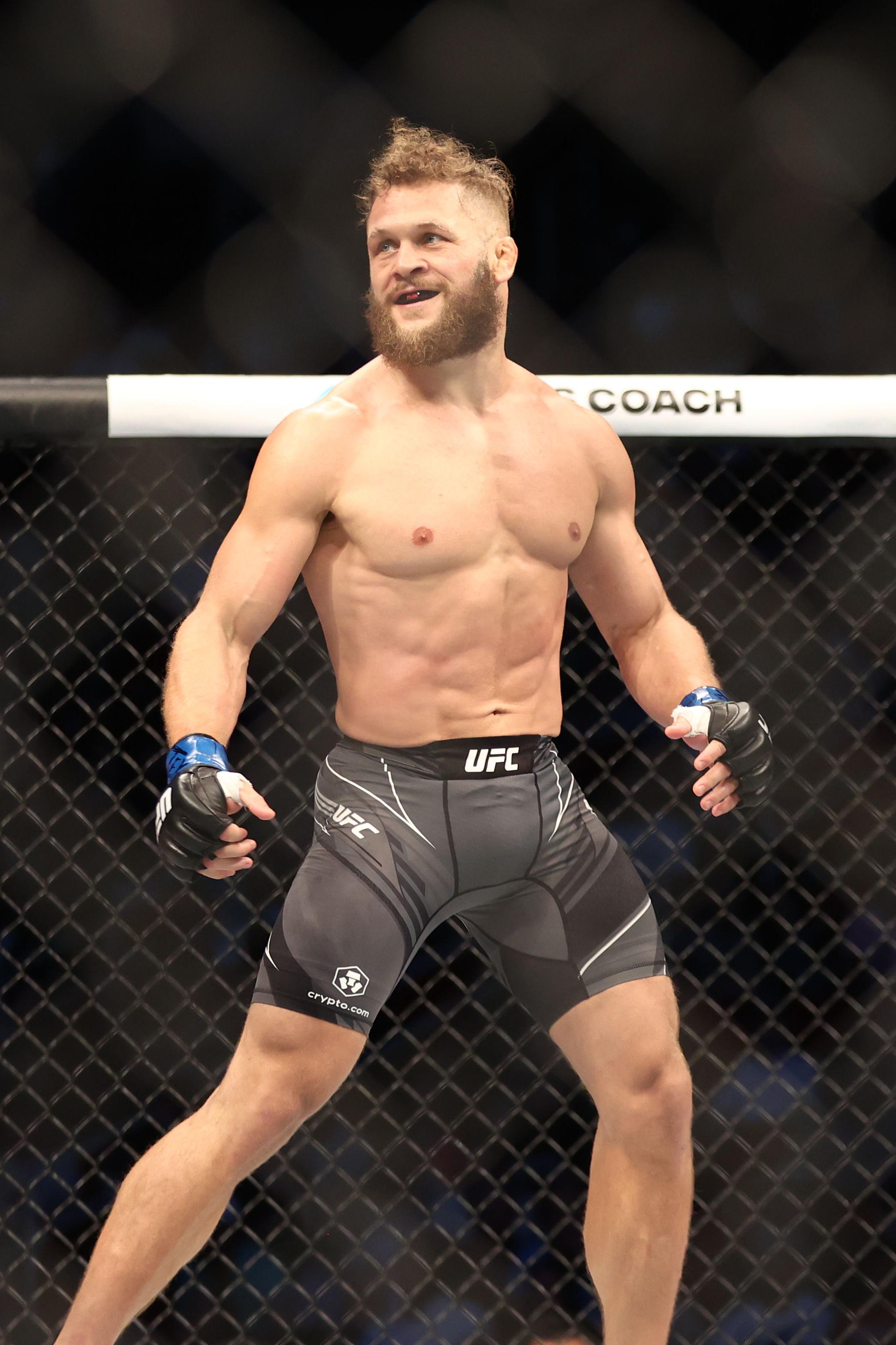 Rafael dos Anjos vs Rafael Fiziev Odds, Prediction, Fight Info & Betting For UFC Vegas 58 on FanDuel Sportsbook