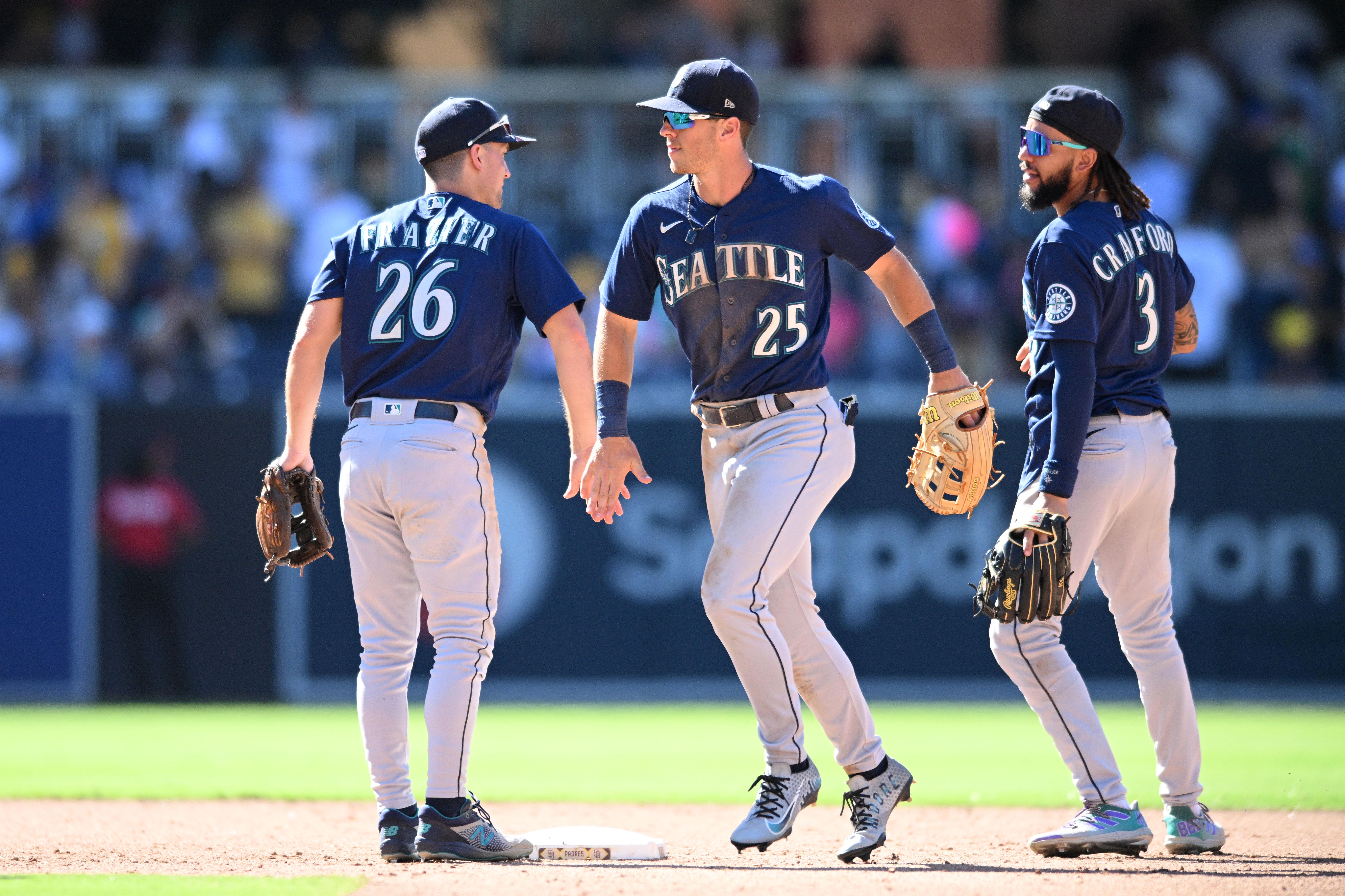 Padres trade Frazier to Mariners