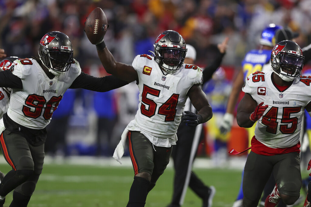Former Buccaneers Defender Tweets Strong Reaction to Lavonte David Top 100 List Slight
