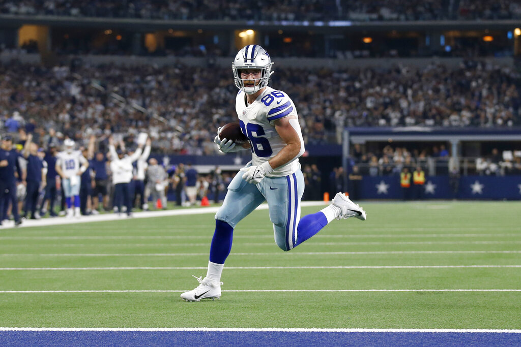 Sunday Night Football Fantasy Picks: Start 'Em, Sit 'Em for Buccaneers vs Cowboys Week 1