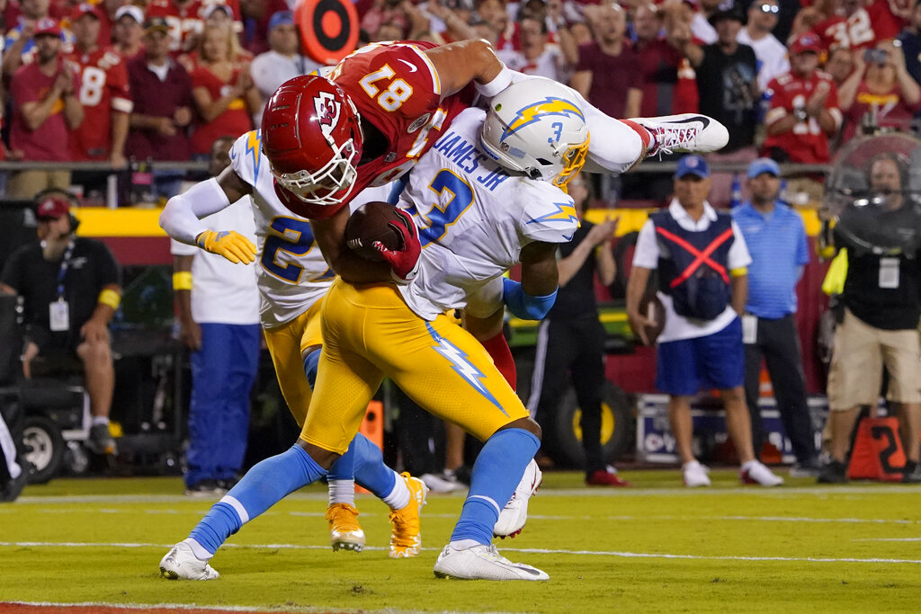 VIDEO: Travis Kelce Gives Hilarious Breakdown of Derwin James Body Slam