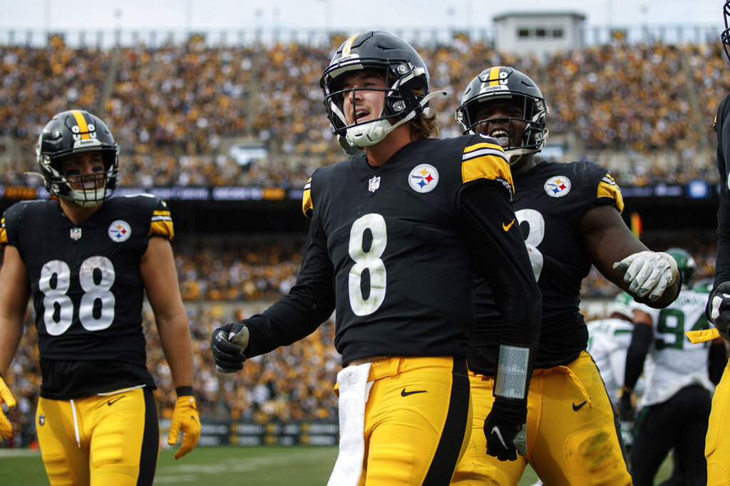 Kenny Pickett Fantasy Outlook Paints Him as Worthwhile Waiver Wire Add
