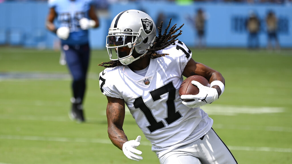 Week 5 Monday Night Football Fantasy Picks: Start 'Em, Sit 'Em for Raiders vs Chiefs