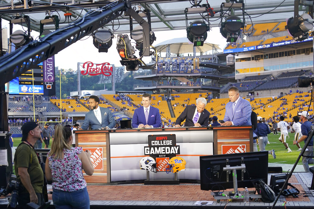 ESPN College GameDay Crew Picks and Predictions 2022 for Week 7 With Guest  Picker Peyton Manning