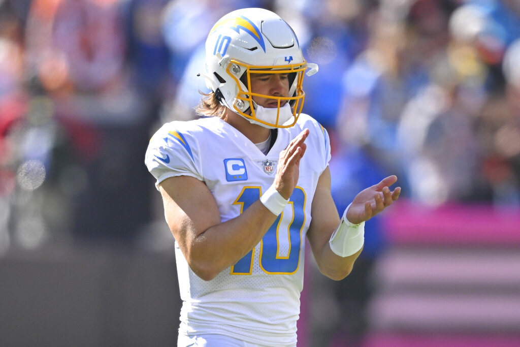 Rams vs Chargers Prediction, Odds & Best Bet for Week 17 (Chargers' Offense Keeps Rolling in Battle of Los Angeles)