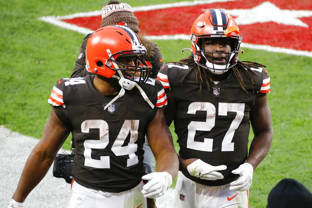 Nick Chubb Shares Somber Thoughts on Kareem Hunt Trade Rumors