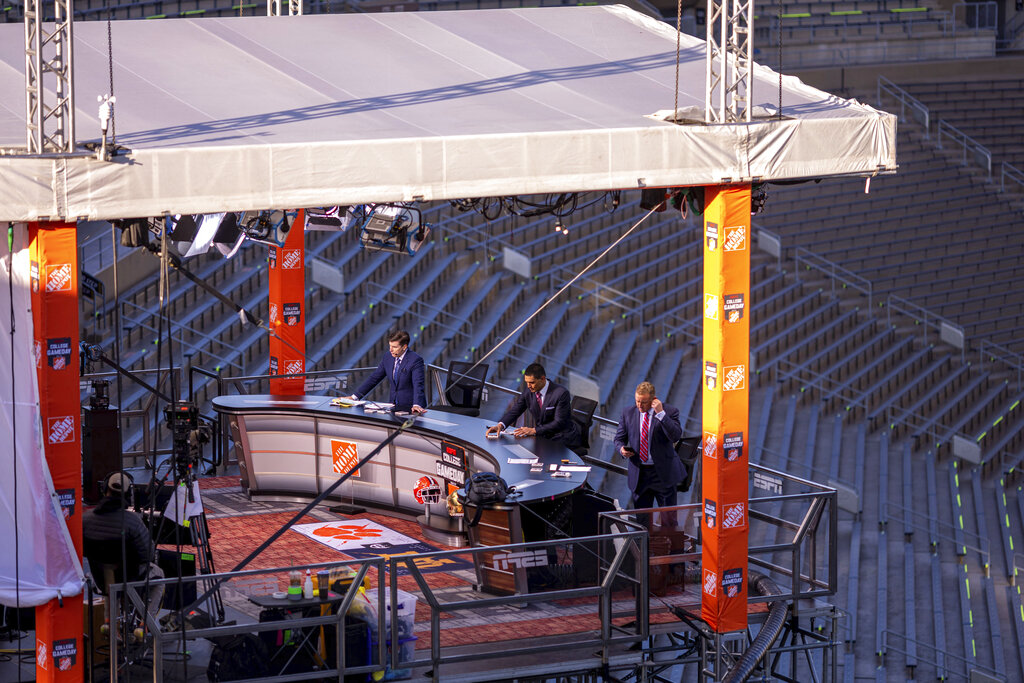 ESPN College GameDay Crew Picks and Predictions 2022 for Week 10 With Guest Picker Luke Bryan
