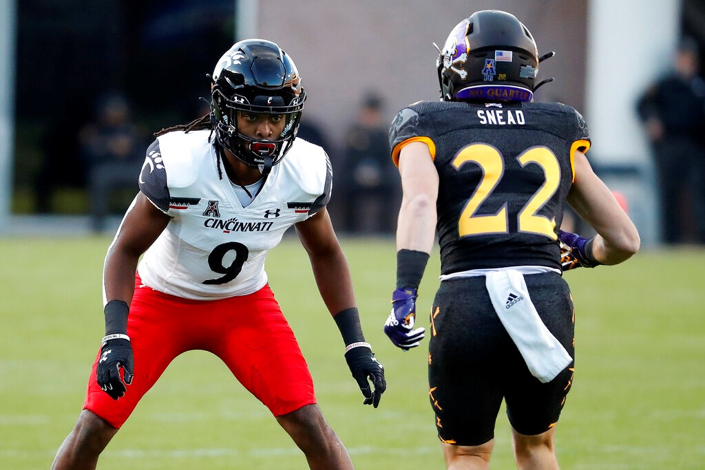 UC Bearcats Football Unveil New All Black Uniform