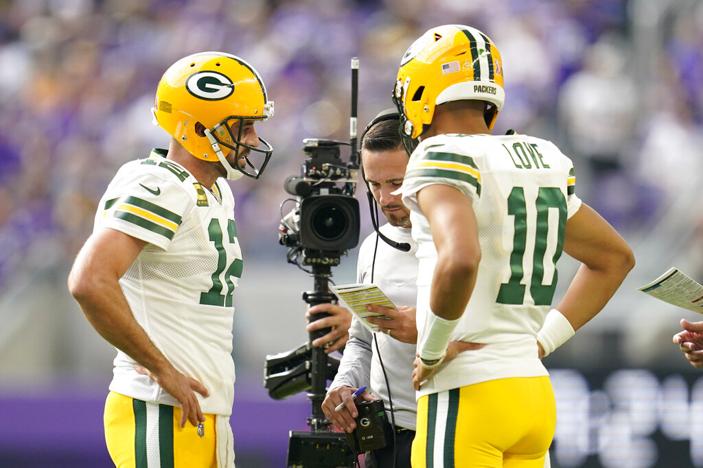 De'Vondre Campbell Makes Intriguing Jordan Love Comments Amid Aaron Rodgers' Struggles