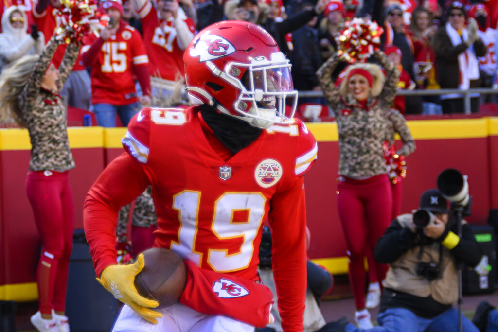 5 Immediate Trades to Make in Fantasy Football Week 11 (Kadarius Toney is For Real)