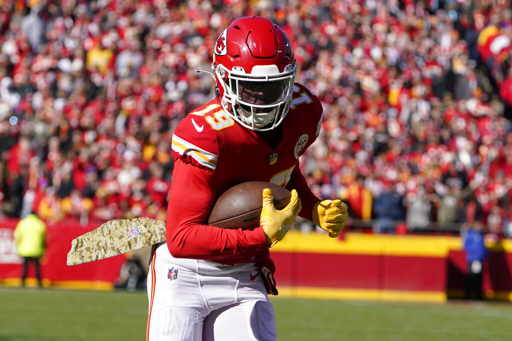 Week 11 Sunday Night Football Fantasy Picks: Start 'Em, Sit 'Em for Chiefs vs Chargers