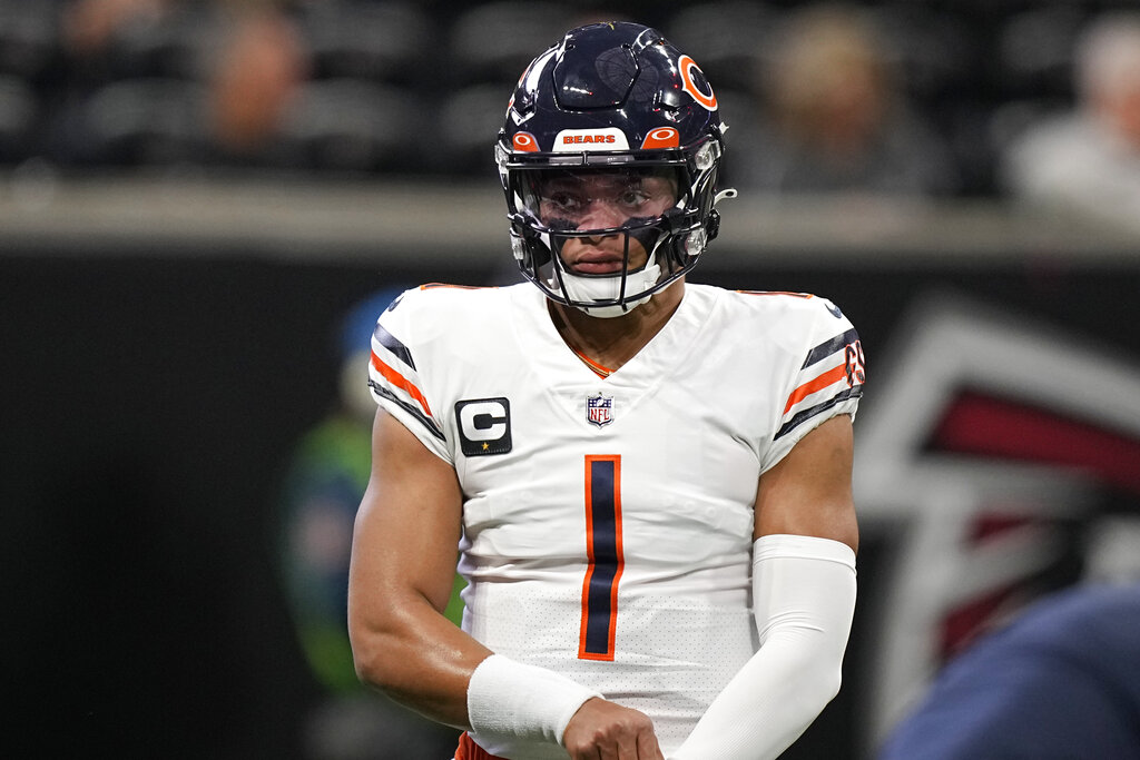 Bears Get Concerning Justin Fields Injury Update After Week 11 Game