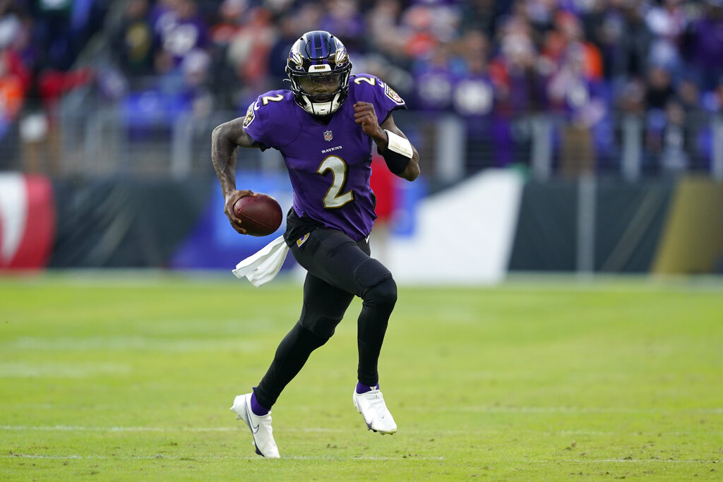 Top Fantasy Football Streaming Quarterbacks for Week 14 (Fire Up Tyler Huntley After Lamar Jackson's Injury)