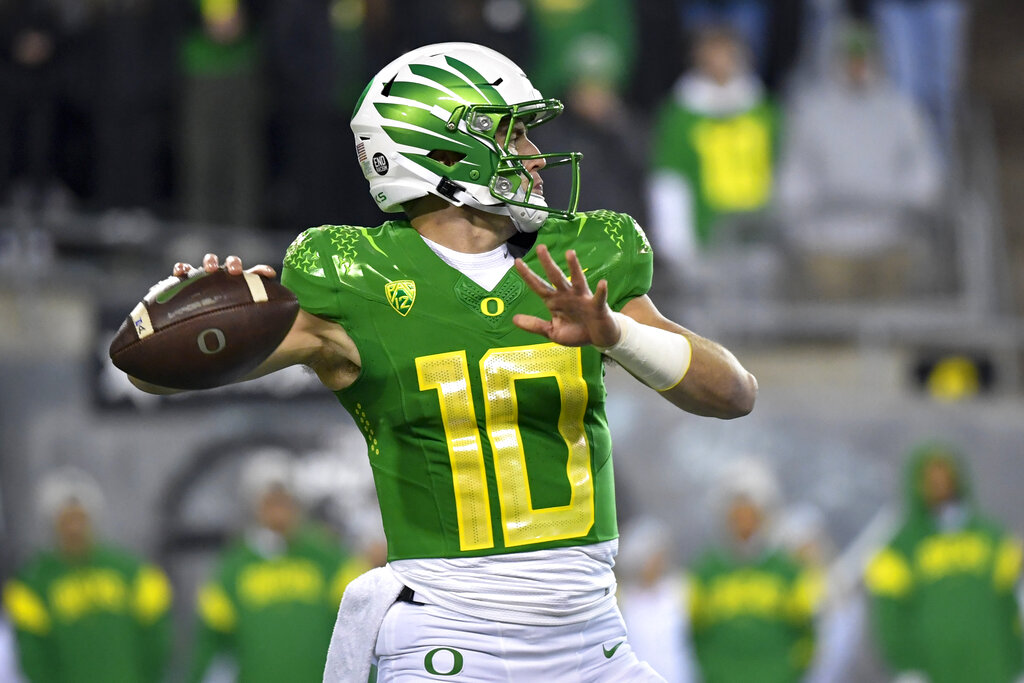 Oregon vs North Carolina Prediction, Odds & Best Bet for 2022 Holiday Bowl (Ducks Fend Off Tar Heels in San Diego)