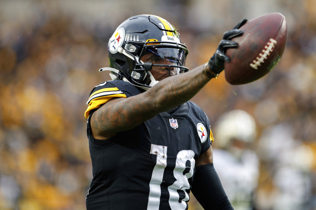 Week 16 Saturday Night Football Fantasy Picks: Start 'Em, Sit 'Em for Raiders vs Steelers (Diontae Johnson Erupts)
