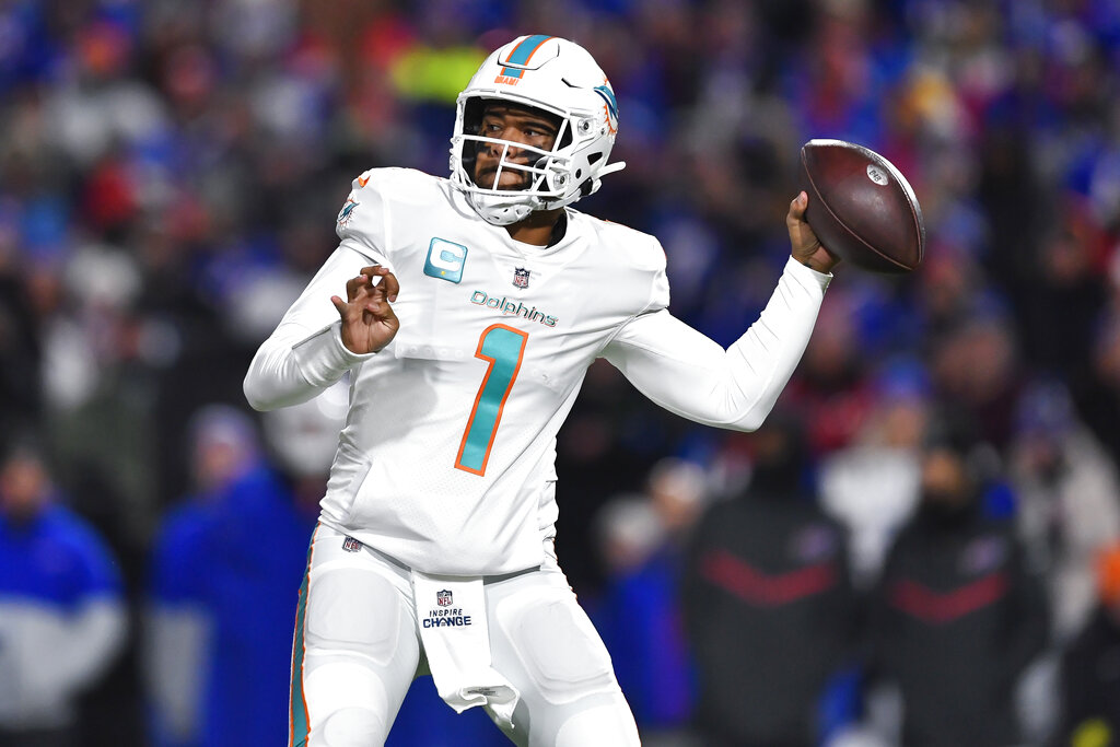 3 Best Prop Bets for Packers vs Dolphins Week 16 Christmas Game (Tua Tagovailoa Torches Green Bay)