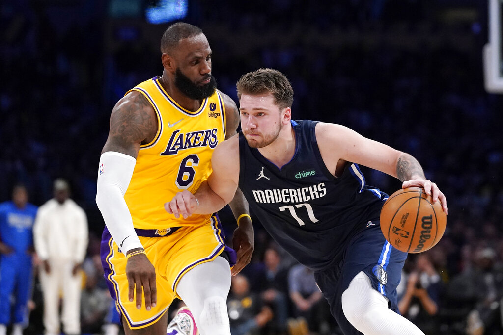 3 Best Prop Bets for Lakers vs Mavericks on Dec. 25 (LeBron, Doncic Come to Play on Christmas Day)