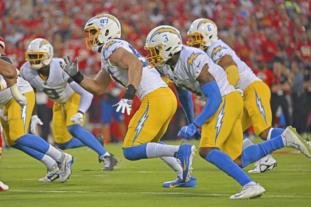 Week 16 Monday Night Football Fantasy Picks: Start 'Em, Sit 'Em for Chargers vs Colts (LA's Defense Steps Up)