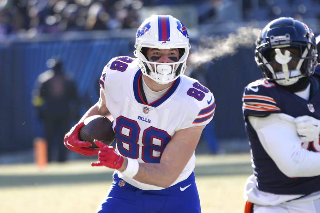 Week 17 Monday Night Football Fantasy Picks: Start 'Em, Sit 'Em for Bills vs Bengals (TE Extends TD Streak)