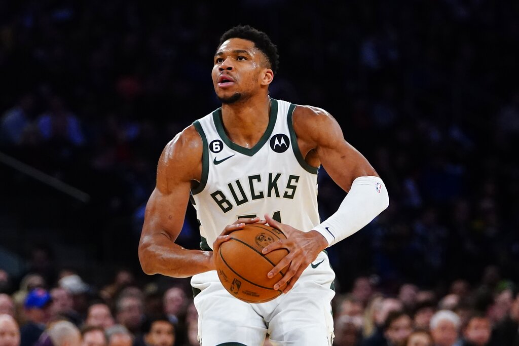 Hawks vs. Bucks Prediction, Odds & Best Bet for January 11 (Milwaukee Controls the Boards in Road Victory)