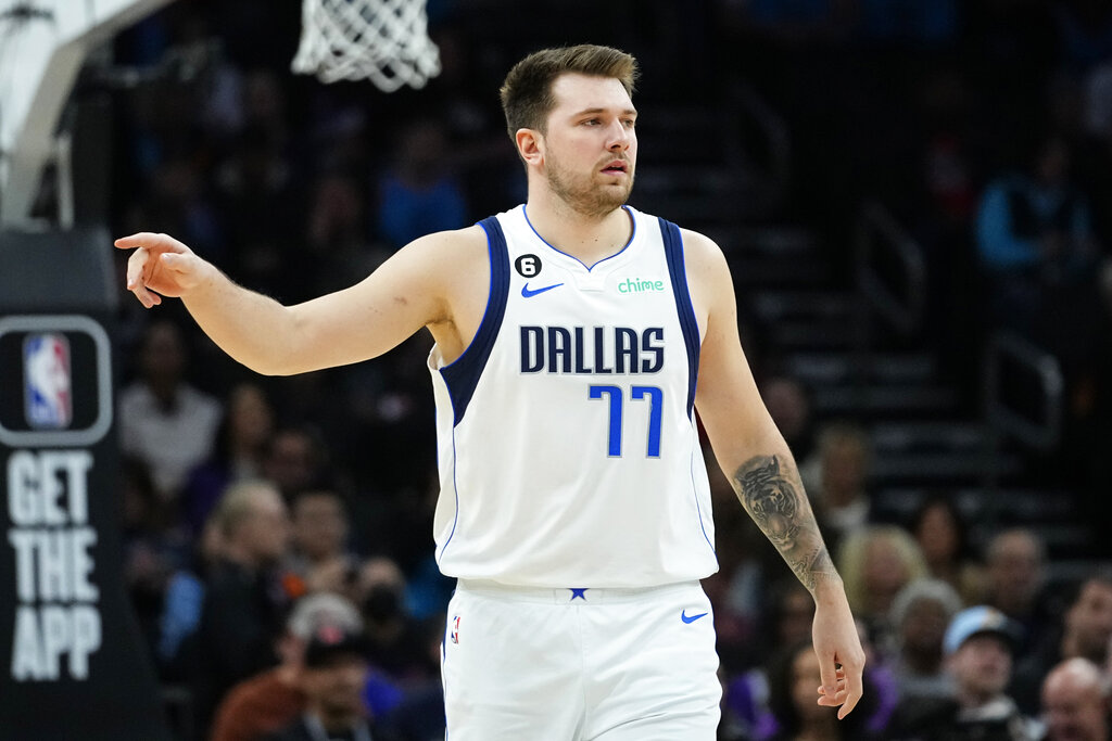 Luka Doncic Injury: Mavs Star Leaves Thursday After Another Ankle Aggravation