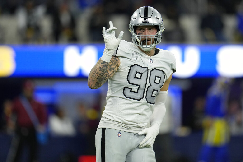 Maxx Crosby's dunk has Internet abuzz, Raiders News