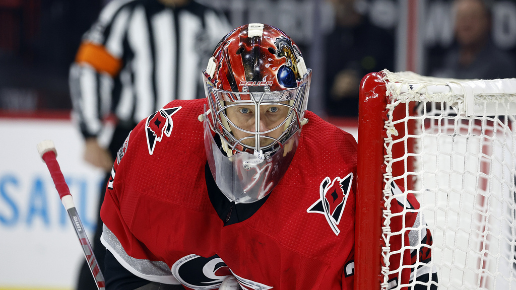 NHL playoffs: Hurricanes defeat Islanders to take 2-0 series lead