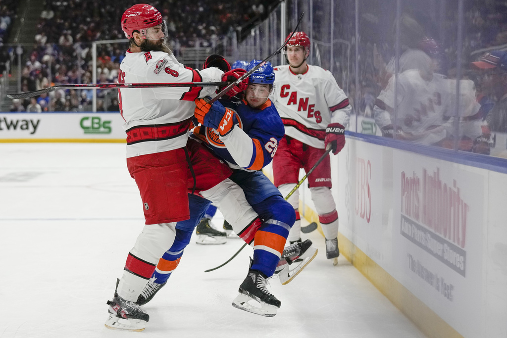 NHL playoffs: Islanders beat Hurricanes; Leafs, Jets play tonight