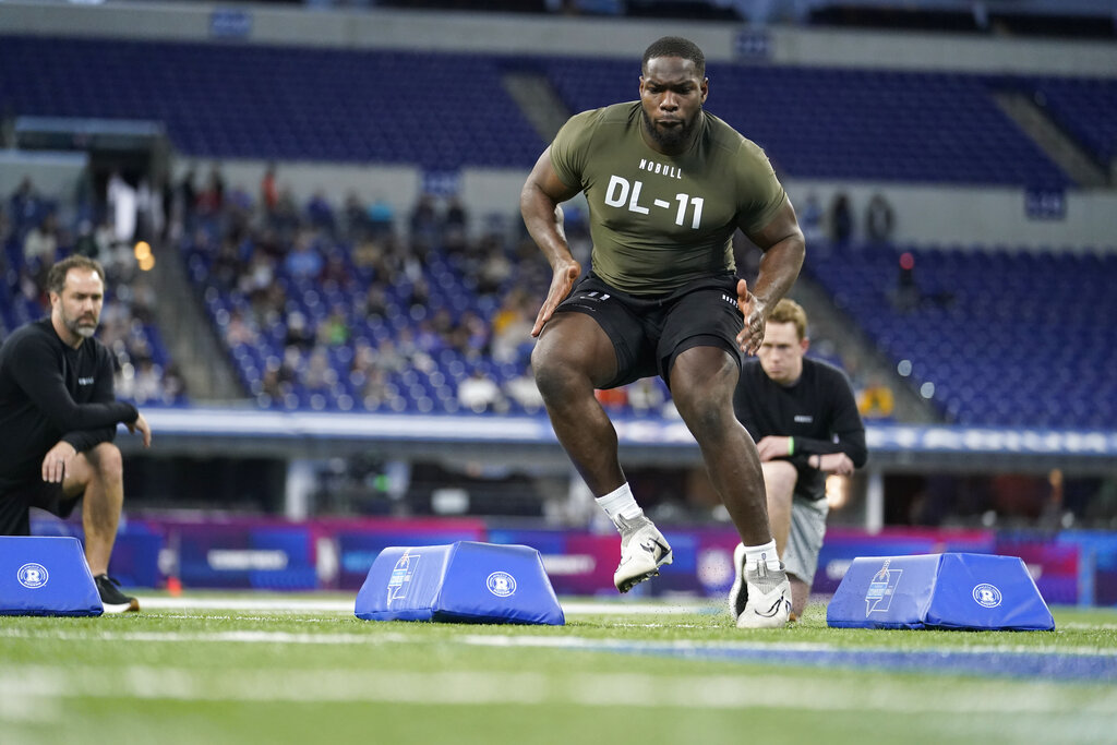 Moro Ojomo Complete NFL Draft Profile (Texas DL Must Diversify Play Style at Pro Level)