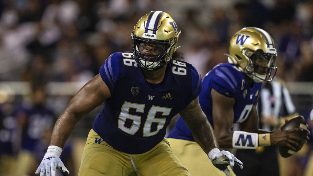 Henry Bainivalu Complete NFL Draft Profile (Lack of Athleticism Detrimental to Draft Stock)