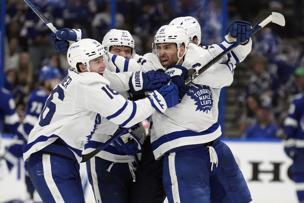 NHL - Date night at the Toronto Maple Leafs game with