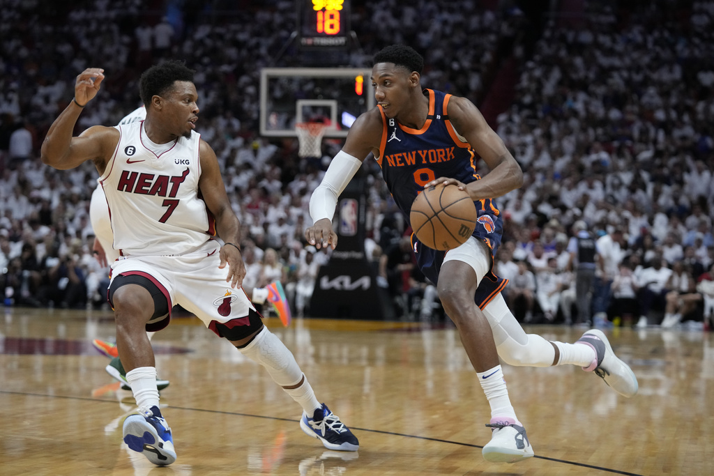 Knicks vs. Heat Prediction, Odds & Best Bet for NBA Playoffs Game 4 (Improved Shooting Helps New York Even Series)