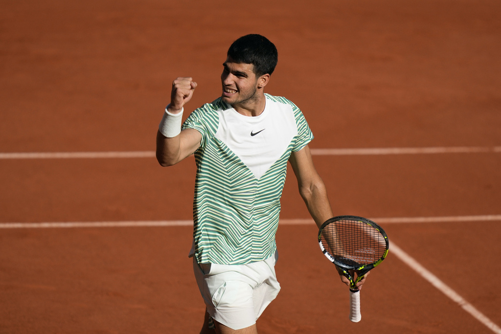 Carlos Alcaraz vs Stefanos Tsitsipas Prediction, Odds & Best Bet for French Open Quarterfinal (Back the Favorite)