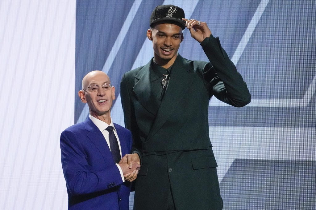 Updated 2023-24 NBA Rookie of the Year Odds Following NBA Draft Favor Wembanyama Over Henderson, Holmgren