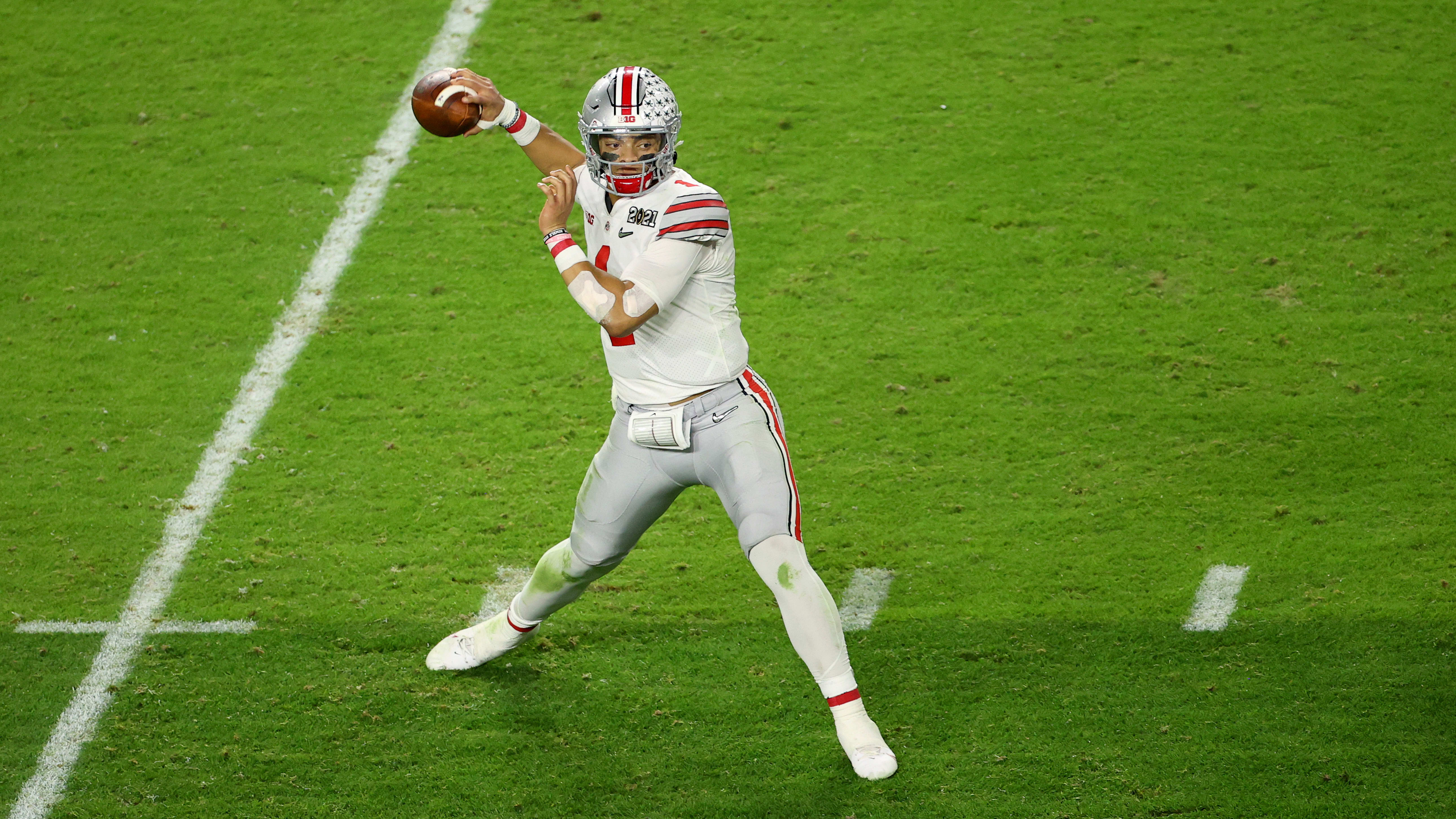 Justin Fields' 2021 MVP Odds Are Incredibly High