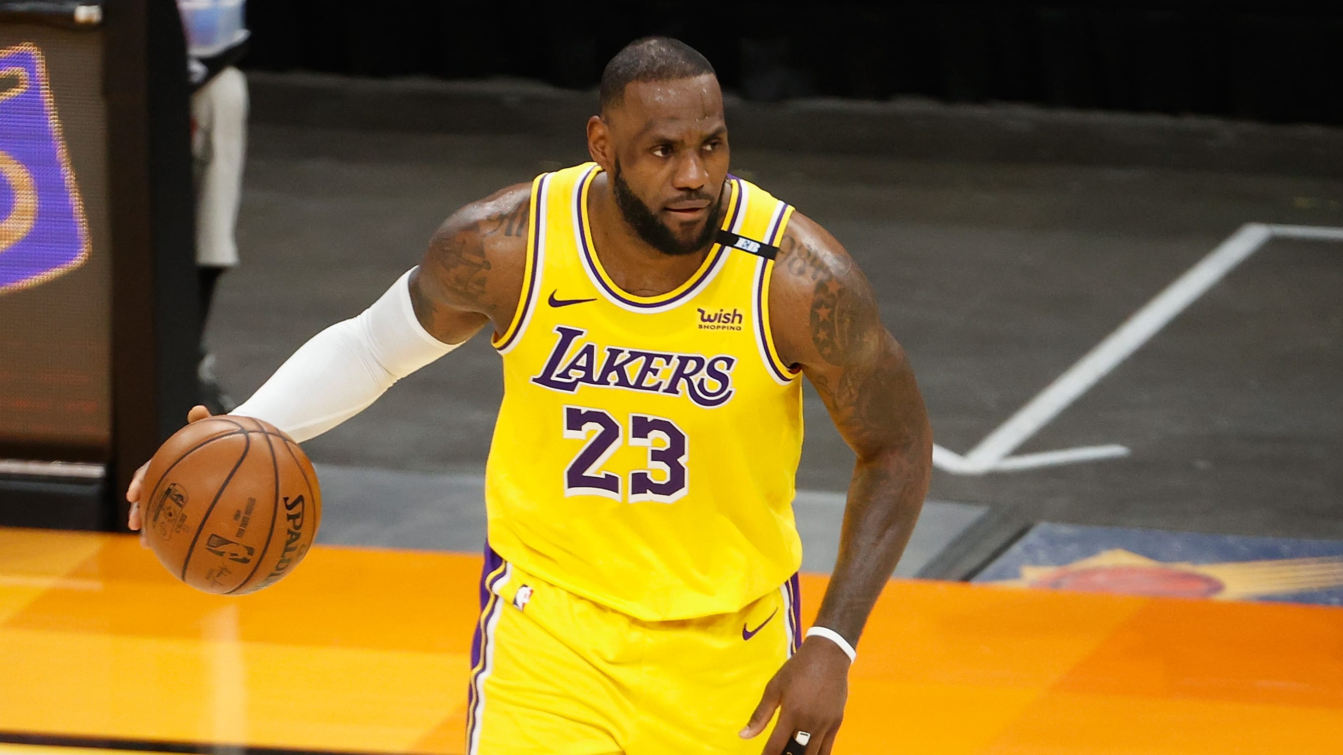 L.A. Lakers' LeBron James changing his jersey number - again