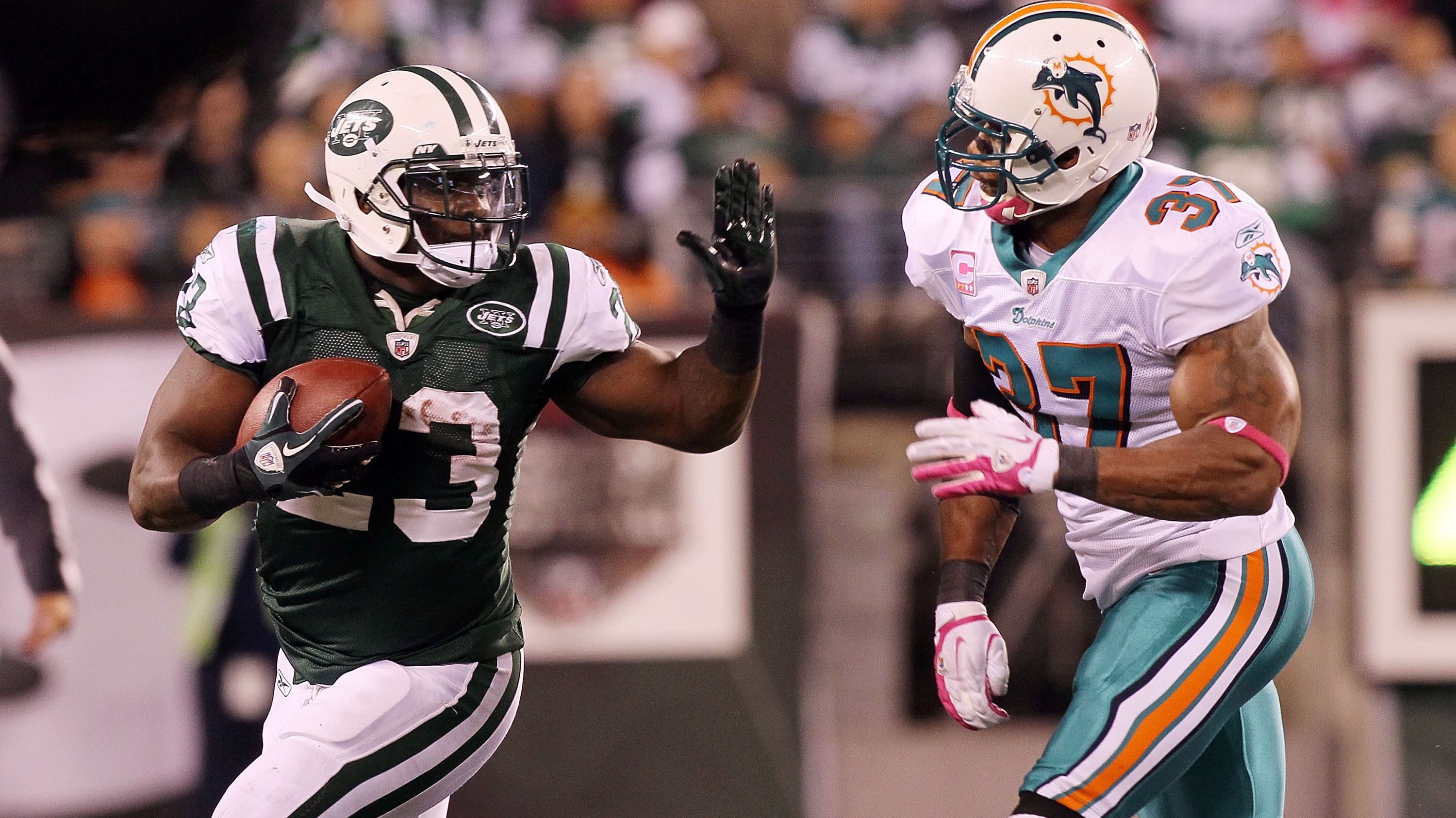 VIDEO: Remembering When Shonn Greene Ran Over a Referee To Secure a First Down Against the Dolphins