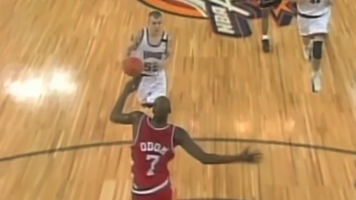 VIDEO: Remembering Jason Williams' Insane Elbow Pass in the 2000 NBA All-Star  Game